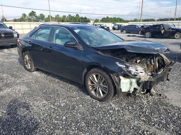 2015 TOYOTA CAMRY — Passenger 3/4