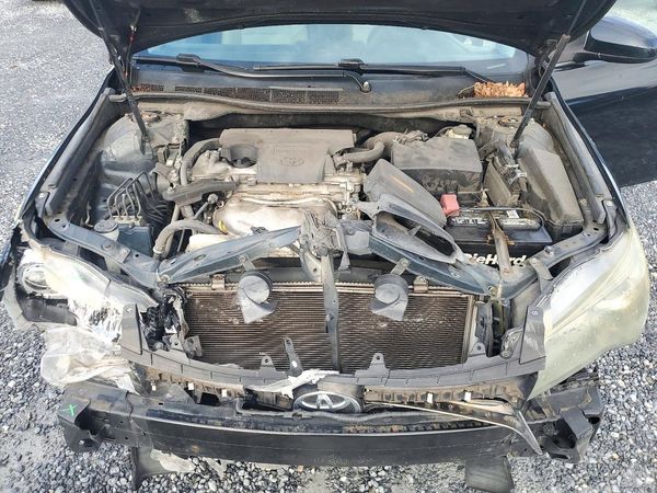 2015 TOYOTA CAMRY — Engine bay