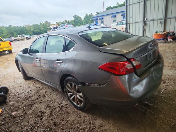 2013 INFINITI M37 — DSRA