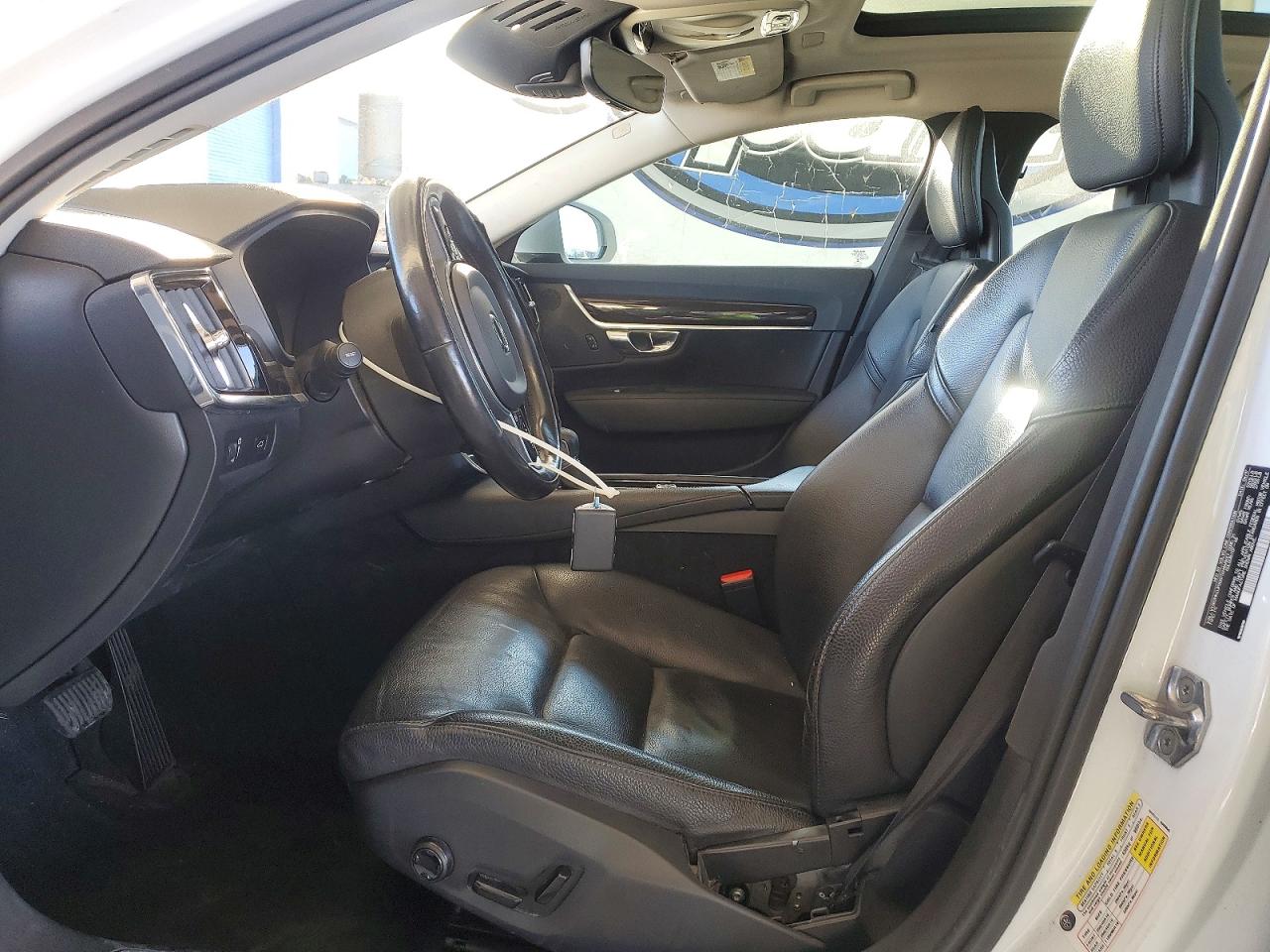 2018 VOLVO S90 Momentum