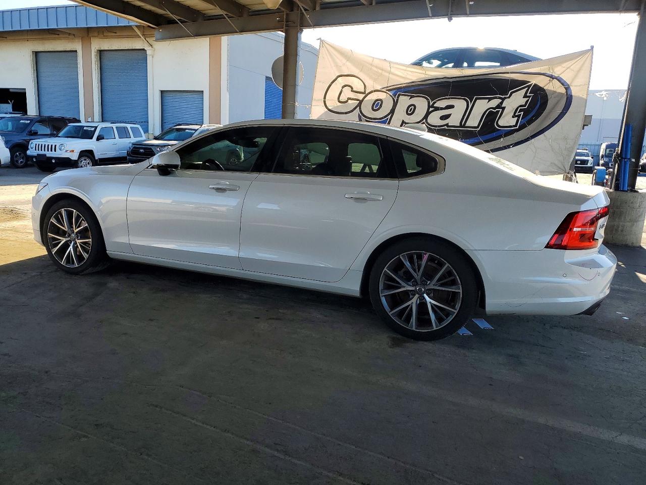 2018 VOLVO S90 Momentum