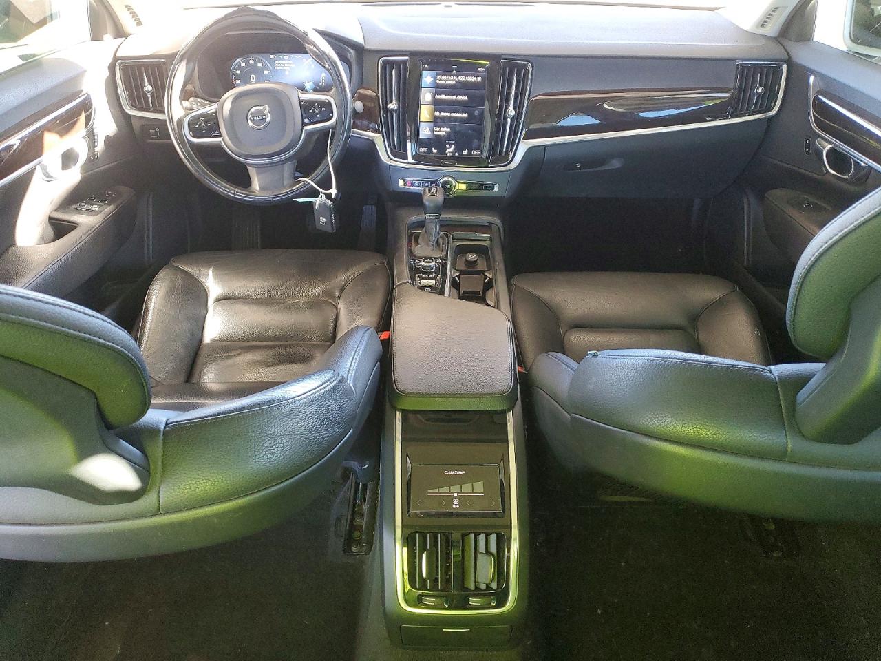 2018 VOLVO S90 Momentum