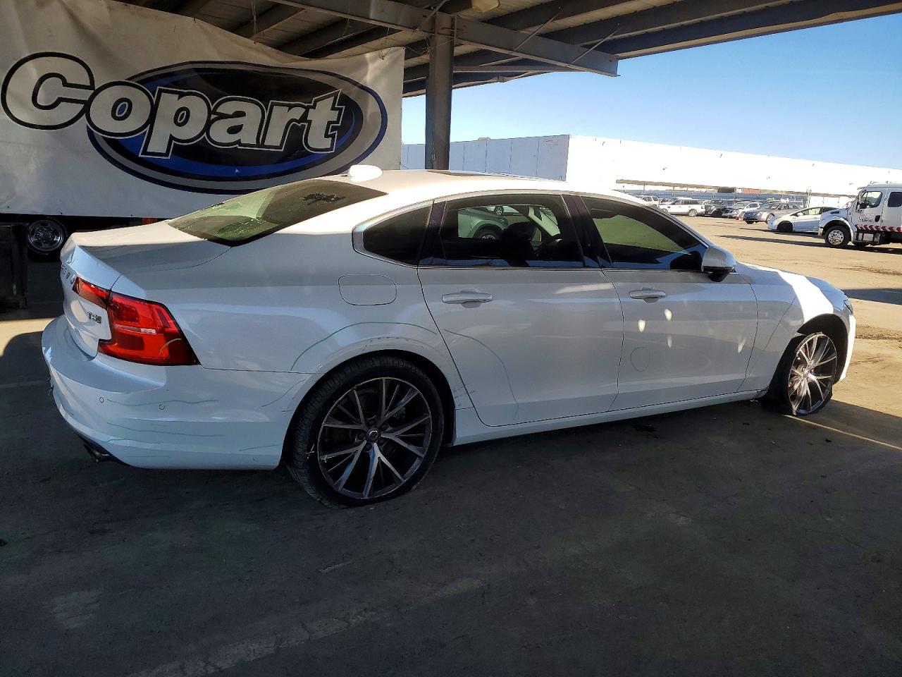 2018 VOLVO S90 Momentum