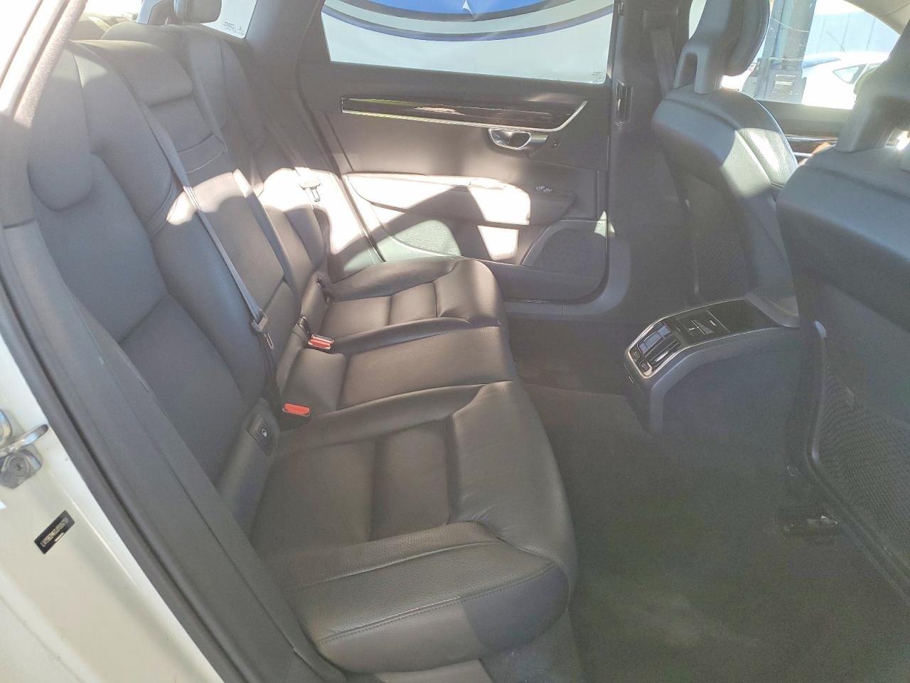2018 VOLVO S90 Momentum