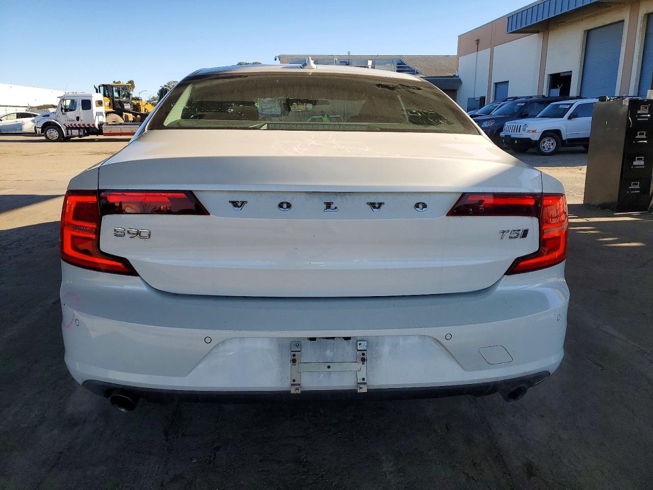 2018 VOLVO S90 Momentum