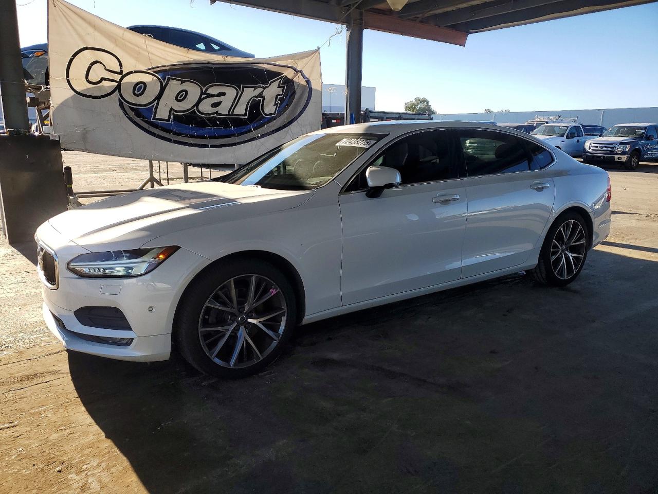 2018 VOLVO S90 Momentum