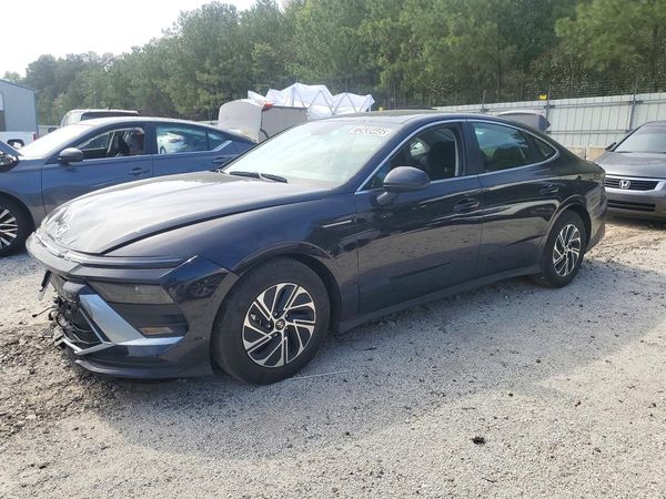 2026 HYUNDAI SONATA Blue — Front 3/4