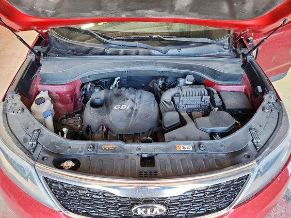 2014 KIA SORENTO Base/ LX — Engine bay