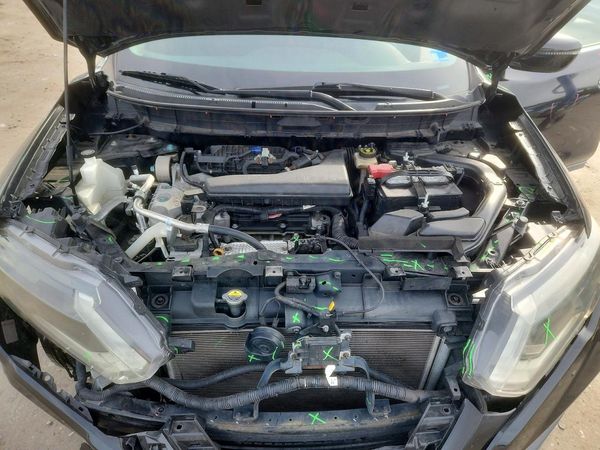 2020 NISSAN ROGUE — Engine bay