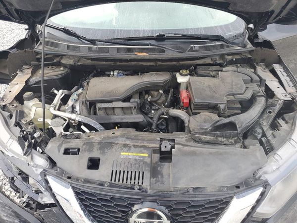 2022 NISSAN ROGUE S — Engine bay