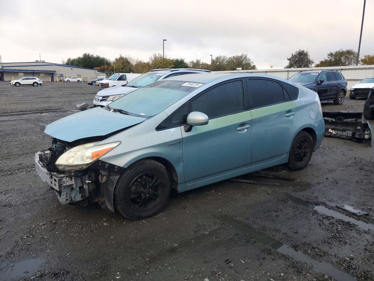 2013 TOYOTA PRIUS — Front 3/4