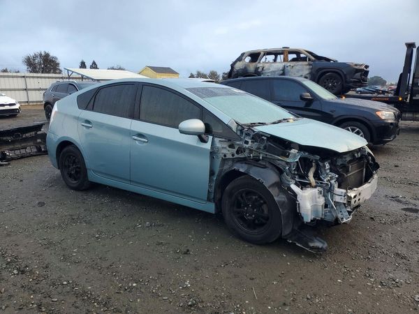 2013 TOYOTA PRIUS — Passenger 3/4
