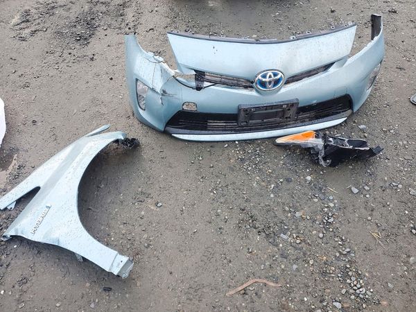 2013 TOYOTA PRIUS — LOOS