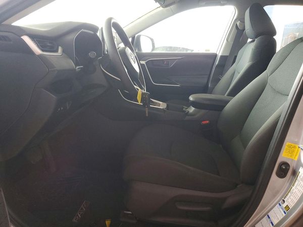 2019 TOYOTA RAV4 LE — DENT