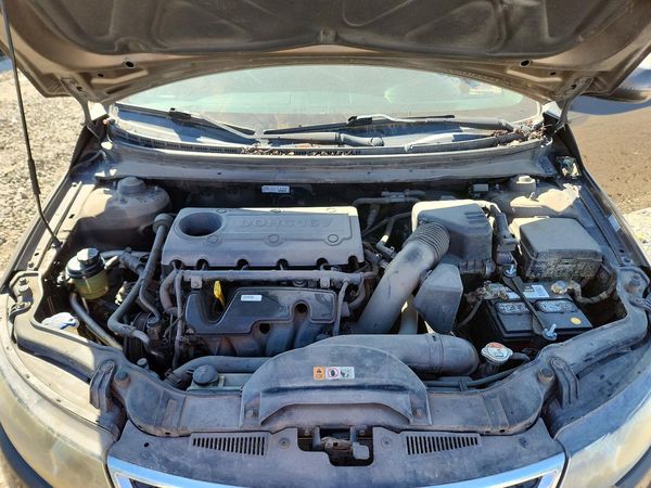2013 KIA FORTE EX — Engine bay