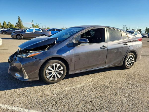 2021 TOYOTA PRIUS — Front 3/4