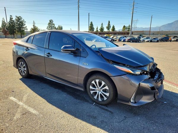 2021 TOYOTA PRIUS — Passenger 3/4