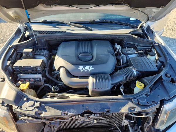 2012 JEEP CHEROKEE Laredo — Engine bay