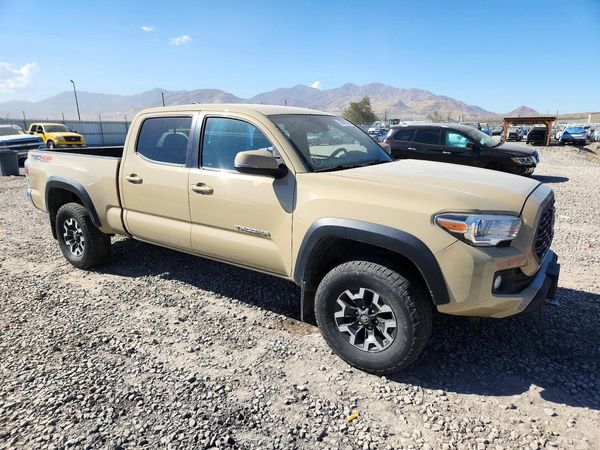 2020 TOYOTA TACOMA SR5 — Passenger 3/4