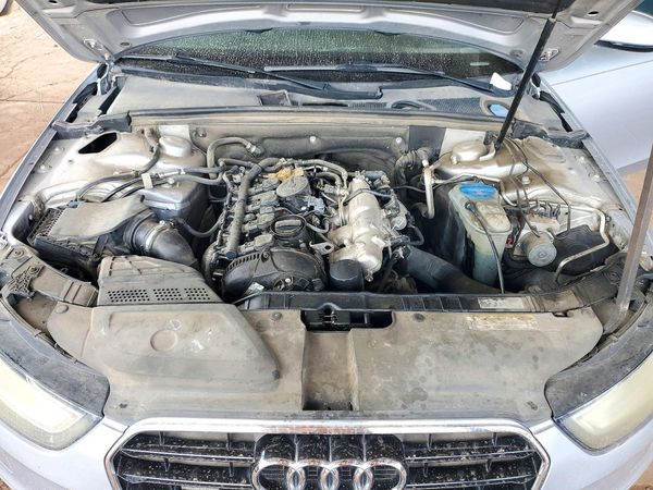 2015 AUDI A4 quattro Premium — Engine bay