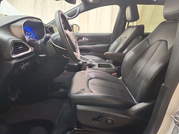 2025 CHRYSLER PACIFICA Select — DENT
