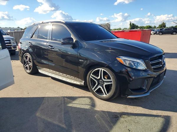2017 MERCEDES-BENZ GLE AMG GLE43 — Passenger 3/4