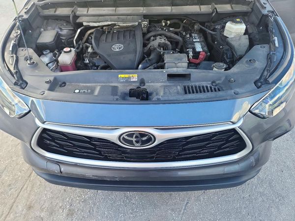 2023 TOYOTA HIGHLANDER — Engine bay