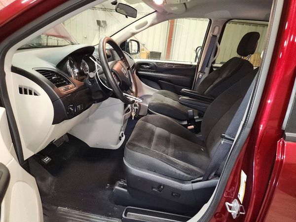 2018 DODGE CARAVAN SE — DENT