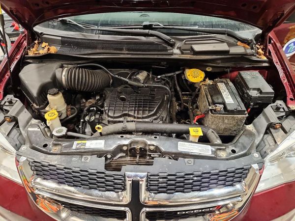 2018 DODGE CARAVAN SE — Engine bay