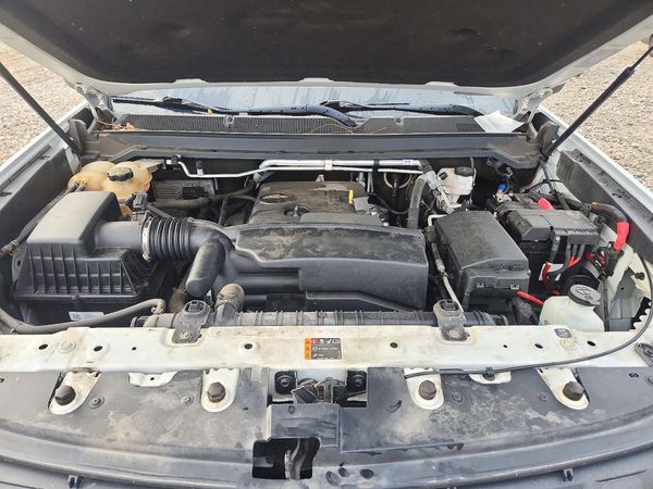 2022 CHEVROLET COLORADO LT — Engine bay