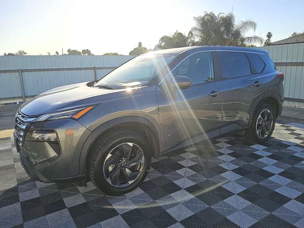 2025 NISSAN ROGUE SV — Front 3/4