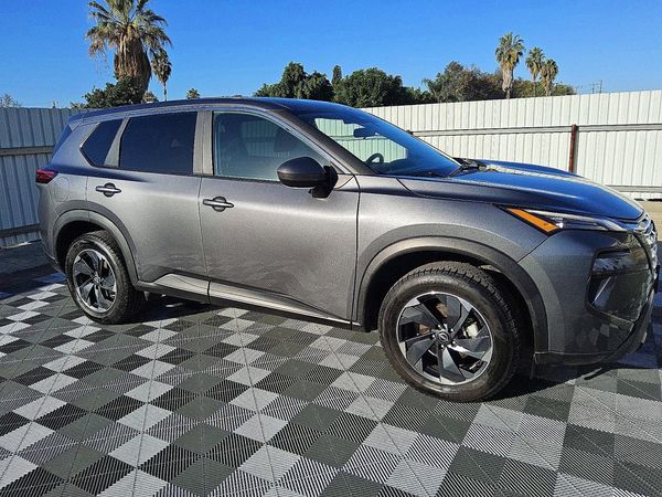 2025 NISSAN ROGUE SV — Passenger 3/4
