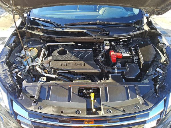 2025 NISSAN ROGUE SV — Engine bay