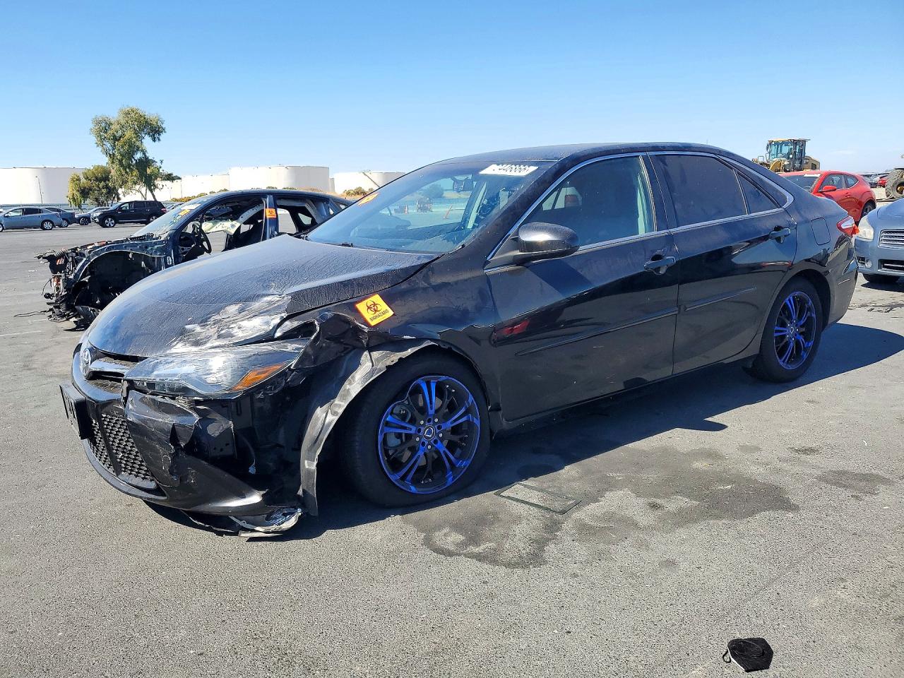 2016 TOYOTA CAMRY — Front 3/4