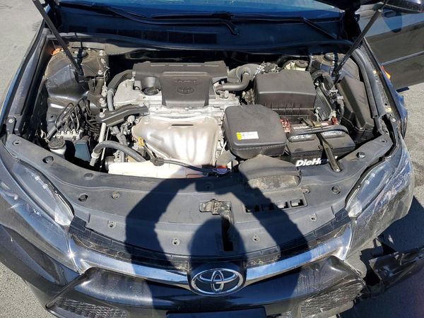 2016 TOYOTA CAMRY — Engine bay