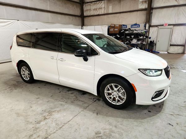 2026 CHRYSLER PACIFICA Select — Passenger 3/4
