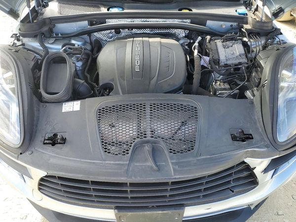 2019 PORSCHE MACAN — Engine bay