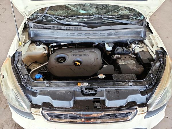 2013 KIA SOUL All Trims — Engine bay