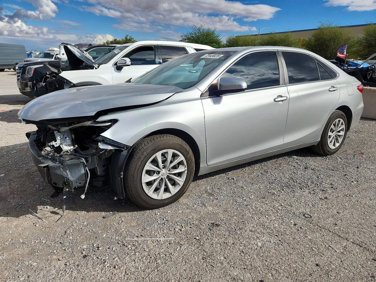 2016 TOYOTA CAMRY — Front 3/4