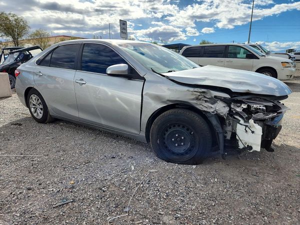 2016 TOYOTA CAMRY — Passenger 3/4