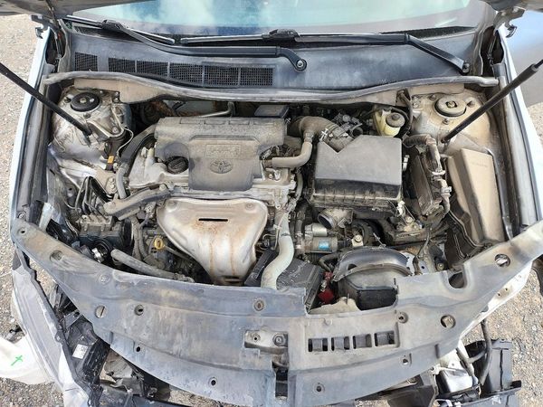 2016 TOYOTA CAMRY — Engine bay