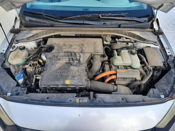 2017 HYUNDAI IONIQ Blue — Engine bay