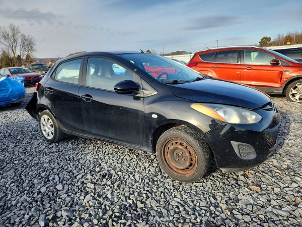 2013 MAZDA MAZDA2