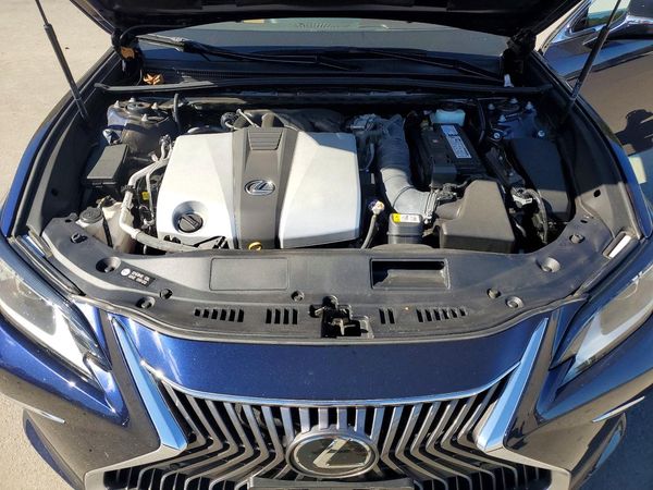 2019 LEXUS ES350 350 — Engine bay