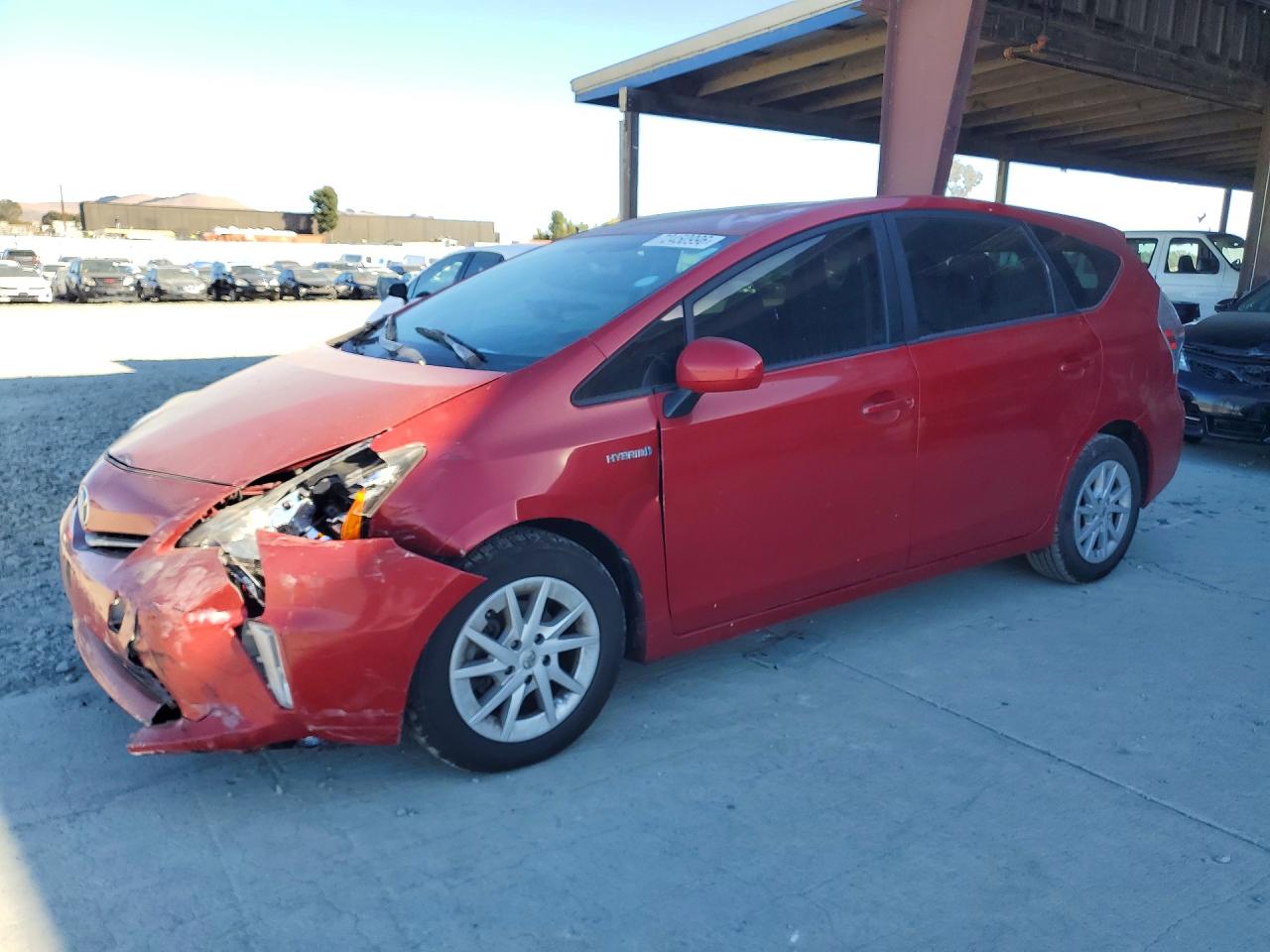 2014 TOYOTA PRIUS — Front 3/4