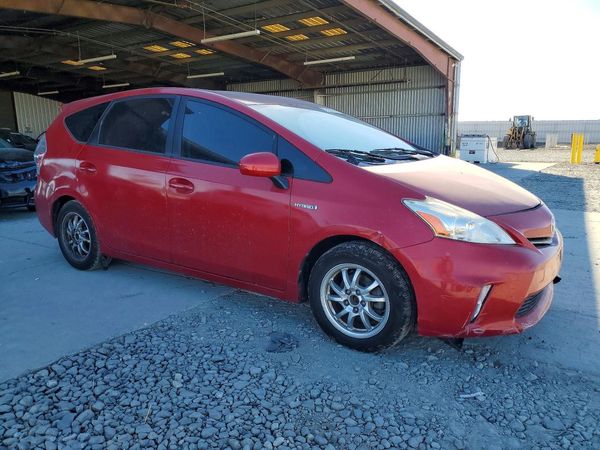 2014 TOYOTA PRIUS — Passenger 3/4