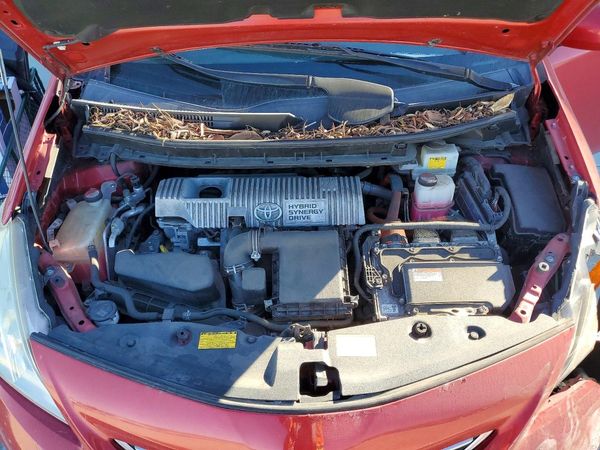 2014 TOYOTA PRIUS — Engine bay