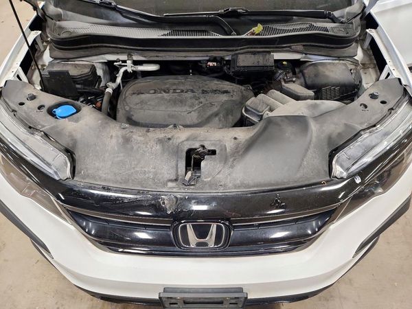 2021 HONDA PILOT SE — Engine bay