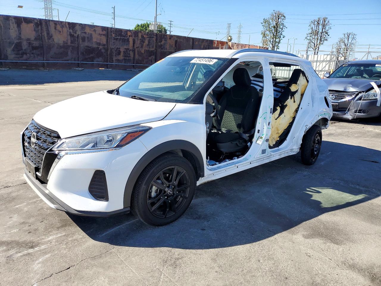 2023 NISSAN KICKS SV — Front 3/4