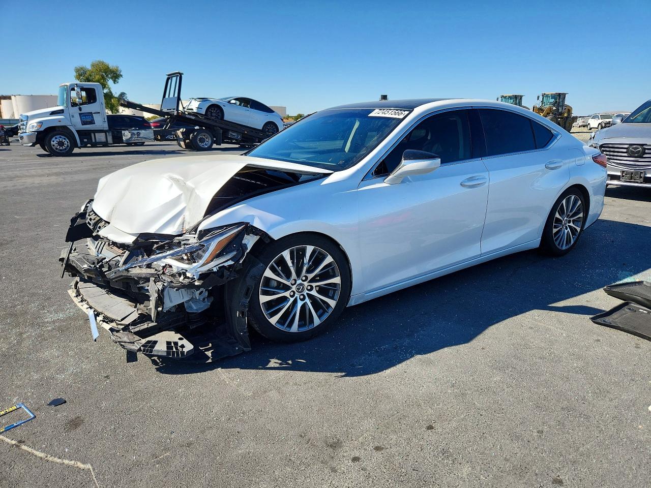 2019 LEXUS ES 350 — Front 3/4